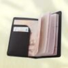 Porta Pasaporte "Jet Black Elegance"